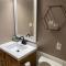 Cozy Algoma Retreat! Minutes to Beach and Downtown! - Algoma