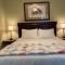Cozy Algoma Retreat! Minutes to Beach and Downtown! - Algoma