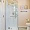 Ocean View Spa Retreat, Hot Tub, Sauna, Close to the beach, 9 sleeps