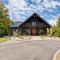 Large Log Cabin Chalet w/ Hot Tub - Horses & Lake!