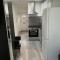 Modern Studio flat with free parking - Langley Marish