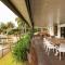 Reflections Broadbeach- Heated Pool! Complete Waterfront Entertainer with Huge Deck, Pool Table and Pontoon - Gold Coast