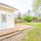 Chic Crosstown Bungalow with large fenced backyard - Memphis