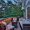 Chalet with Hot Tub near Lake, Pool and Beach - Albrightsville