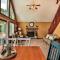 Chalet with Hot Tub near Lake, Pool and Beach - Albrightsville