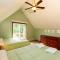 Chalet with Hot Tub near Lake, Pool and Beach - Albrightsville