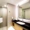 Holiday Inn Express & Suites Bangkok Central Pier by IHG