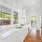 The Queenslander! Complete Entertainer - Huge - Stylish - Games - Full Level Pool Room - Smokehouse - Secure Parking - Yard #NEW!
