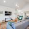 The Outlook - Spa and deck views of Hill Country - Dripping Springs