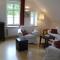 Gut-Rattelvitz-Galerie-D-hochwertig-Sauna-Kamin-eTankstelle-Spielscheune-15-000qm-Parkland