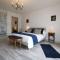 COSTA DEL PORTE : Maison de charme au coeur du village classé de Beynac avec vue*****