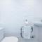 Queens Avenue - Central Chester Home - Sleeps 9