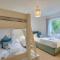 Eider Cottage: Lake View & Access in the Cotswolds