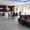 very pretty contemporary villa with pool located in Aureille in the alpilles, close to the center on foot. sleeps 4.