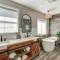 Beautiful Equestrian Estate home w/ Hot Tub!