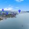 Waterside Retreat: Modern 2BR, Mins to Beach & Apt - 萨拉索塔