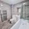 Elegant City Apt: 1-BR Luxury