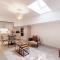 Modern 3 Bedroom Apartment - Wokingham