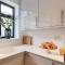 Modern 3 Bedroom Apartment - Wokingham
