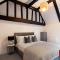 Modern 3 Bedroom Apartment - Wokingham