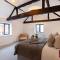 Modern 3 Bedroom Apartment - Wokingham
