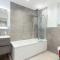 Modern 3 Bedroom Apartment - Wokingham