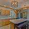 Custom Waterfront Lodge, 4 bed, 4 Bath, Sleeps 12! - Marquette