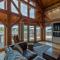 Custom Waterfront Lodge, 4 bed, 4 Bath, Sleeps 12! - Marquette