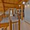 Custom Waterfront Lodge, 4 bed, 4 Bath, Sleeps 12!