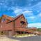 Custom Waterfront Lodge, 4 bed, 4 Bath, Sleeps 12! - Marquette