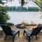 Custom Waterfront Lodge, 4 bed, 4 Bath, Sleeps 12! - Marquette