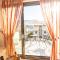 Sunny Portside Apartment