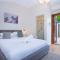 Ultimo Escape - Walk to City - Unique 2 Bedroom Apt - Sleeps 8