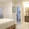 Apt 6 Miami Designer Studio in the Upper East-Side - Маямі