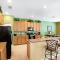 Spacious and Relaxing Home with South Facing Pool home - Davenport