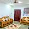 Modern City Retreat in Adenta- 2Bed,5star Service, Free Wifi, 24-7 Security, Close to Highway, by DLA