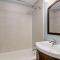 Days Inn by Wyndham Kill Devil Hills Oceanfront - Wilbur - Kill Devil Hills