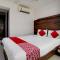 OYO Flagship Hotel Everest Lodging Vashi - Bombay