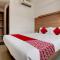 OYO Flagship Hotel Everest Lodging Vashi - Bombay