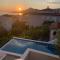 Luxury apt w shared pool 3 balconies and terrace
