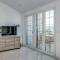 Luxury apt w shared pool 3 balconies and terrace