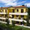 Luminous flat with shared garden next to the sea