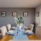 Leeward House -Solent views, Parking,High Street Location, Couples, Groups, Families and Professionals Welcome