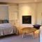 Lux, designer 8-acre retreat with private creek - نيفادا سيتي