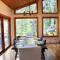 Lux, designer 8-acre retreat with private creek - نيفادا سيتي