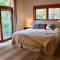 Lux, designer 8-acre retreat with private creek - نيفادا سيتي