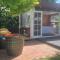 Delightful 1 bedroom tiny house, with retro Poptop - Westport