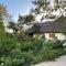 Island style 2-bedroom apartment with pool "Ilava Boma"