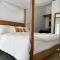 Island style 2-bedroom apartment with pool "Ilava Boma"