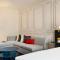 106 Jefferson Huntsville, Curio Collection by Hilton